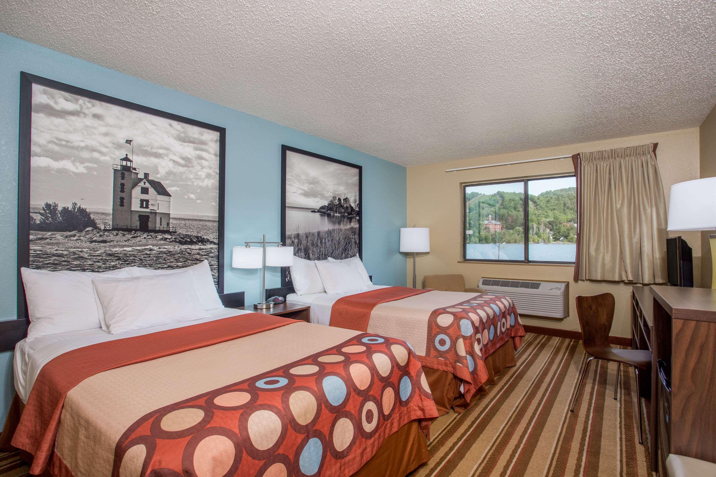 Super 8 By Wyndham Houghton Hotel Exterior photo