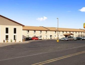 Super 8 By Wyndham Houghton Hotel Exterior photo